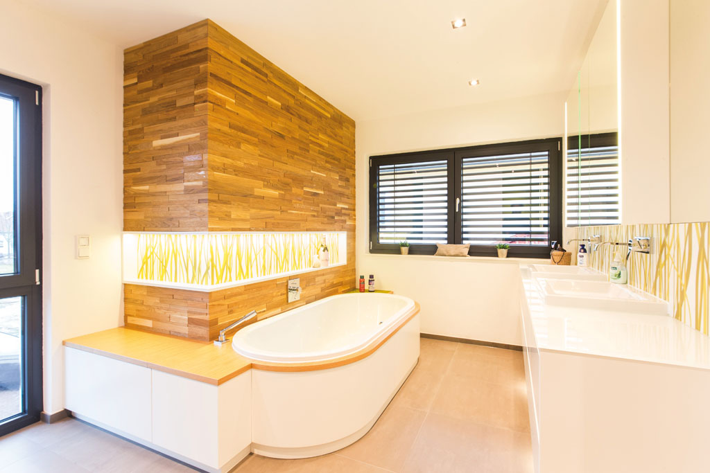 Badezimmer Spaltholz rustikal massiv modern Schindelwand in Offenburg