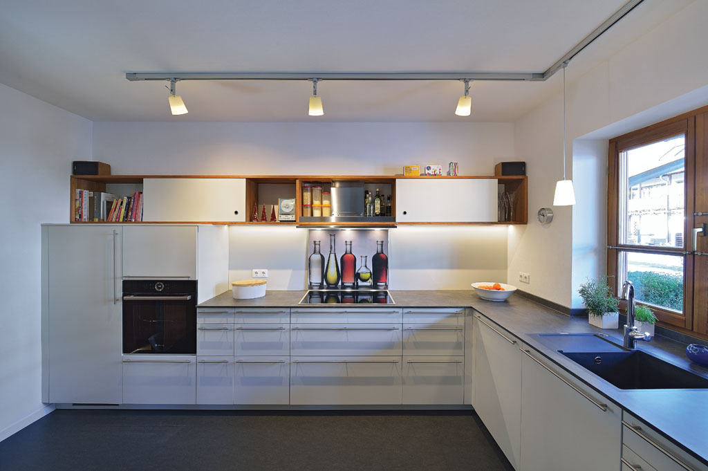 Kuechenplanung Schreiner weisse schraenke massivholz Lahr