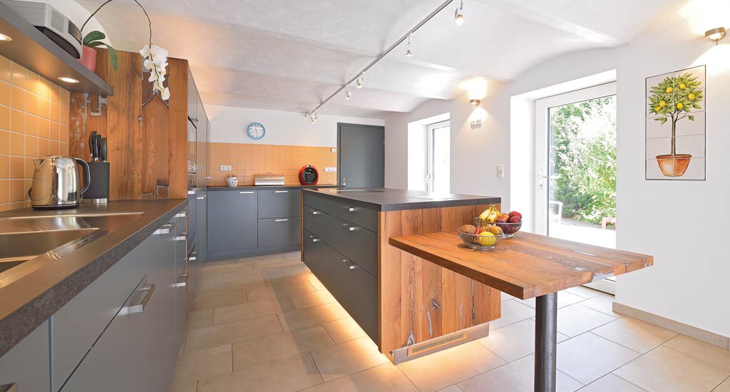 kueche altholz eiche fichte Schreiner villa Lahr kuechenblock insel
