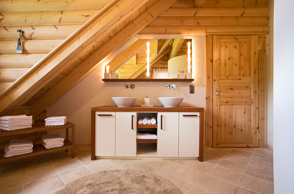 Bad Blockhaus Massivholz Waschtisch, Spiegelschrank, Naturstein Fliesen Schreinerei Hamm in Lahr